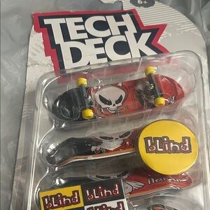 Tech Deck Blind Red Skull Fingerboard Set